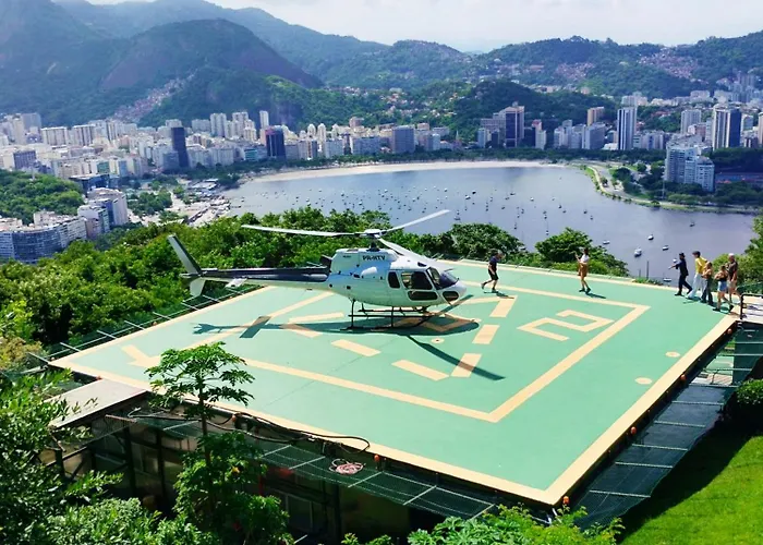 Quarto Na Praia De Copacabana, Excelente Localizacao!