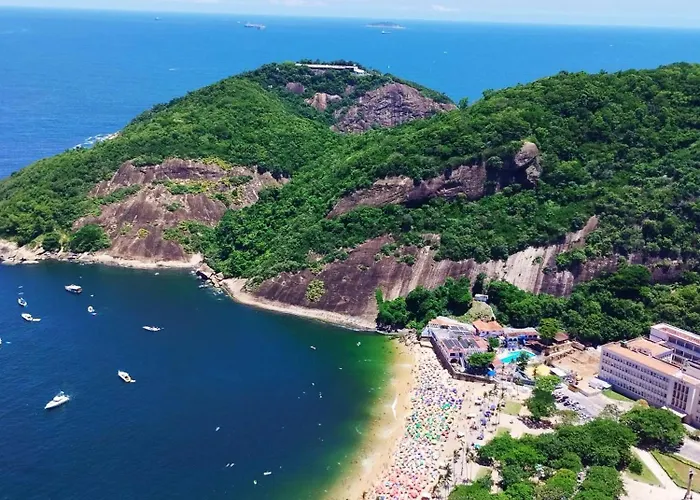 Quarto Na Praia De Copacabana, Excelente Localizacao!